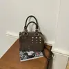 Bolso de mano coreano de nicho moderno con remaches para mujer, nuevo de otoño, retro, dulce, fresco, chica popular, bolso de hombro cruzado versátil