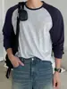 Camiseta de manga raglán con bloques de color para hombre, un atuendo sencillo, elegante y casual para el día a día, perfecta como camiseta de manga larga para otoño