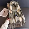 Bufanda Cálida de Cuadros de Color Contrastante de Alta Gama para Otoño e Invierno Chal para Mujer Versátil Ropa de Trabajo Bufanda de Imitación Cachemir con Borlas de Arena Fina