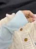 Suéter de Punto Azul Reductor de Edad para Mujer, Cuello Alto, Corte Ajustado, Manga Larga, Colección Otoño 2026, Súper Vendido, Suave y Versátil para Usar en Capas y Casual