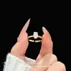 Nuevo anillo de moda de alta gama versátil estilo vintage con forma de estrella y diamantes, lujo ligero, anillo personalizado único y lujoso