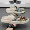 Zapatos Casuales de Color Medio Abiertos 2026 Nuevo Verano Moda Exterior Versátiles Chanclas de Punta Cerrada Chanclas Ligeras Simples Diarias