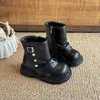 Botas de Moda para Niñas Estilo Coreano con Hebilla Metálica, Caña Media, Colección Otoño/Invierno 2026, Estilo Retro, con Remaches, Forro de Algodón, Modernas