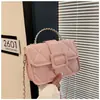Bolsa Quadrada Pequena Estilo Novo 2026 com Corrente de Losangos, Bolsa de Mão com um Toque Inspirado na Chanel, Adequada para o Dia a Dia, Transversal e de Ombro