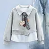 Conjunto de duas peças estilo universitário para crianças maiores e adolescentes: moletom de manga comprida e jeans casual soltinho da moda para meninas, adequado para primavera e outono