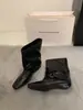 Botas curtas femininas 2026 novo outono vintage fivela de cinto emagrecimento botas western com salto grosso e bico fino