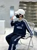 Nuevo Conjunto de Otoño 2026 para Niños Medianos y Mayores, Conjunto de Dos Piezas con Sudadera Rayada Estilo Streetwear, Ropa Casual Streetwear para Niños