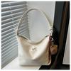 Bolsa de Cubo Casual de Moda de Estilo Simple de Color Sólido de Gran Capacidad, Estilo Hong Kong, Brillante Debajo del Brazo, Nueva para Primavera y Verano 2025