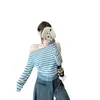 Top de punto a rayas sin hombros y manga larga para mujer, nuevo estilo de principios de otoño con un diseño dulce y elegante