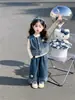 Traje de Mezclilla para Niña Primavera y Otoño 2026 Ropa de Otoño Nueva para Niños Conjunto de Tres Piezas Chaleco para Bebé Pantalones de Pierna Ancha