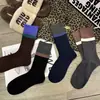 Calcetines de mujer para otoño e invierno, calcetines de tubo largo estilo coreano, calcetines de tubo medio a rayas de color block retro estilo japonés