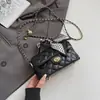 Bolsa de Corrente com Diamantes Feminina 2025 Nova Verão Design de Nicho Bolsa Transversal Estilo Coreano Textura Casual Pequena Bolsa Quadrada