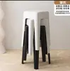 Banqueta de Plástico Estilo Luxo Leve para Uso Doméstico, Extra Grossa, Moderna e Simples, Empilhável, Confortável para Sentar por Longos Períodos, Banqueta Alta, Banco