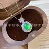 Nuevo collar estilo chino de huevo de paloma calcedonia de hielo natural, incrustado con flores de diamante, colgante de calabaza de jade de alta gama en estilo chino tradicional