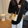 Bolso de Hombro Acolchado Transfronterizo para Mujer 2026 Nuevo Estilo Simple de Moda Tendencia Bolso Cubo Casual Versátil Bolso Cruzado