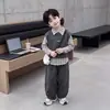 Traje para Niños Primavera y Otoño 2026 Nuevo Estilo Coreano Elegante Conjunto de Tres Piezas de Camisa para Bebé Atuendo de Otoño para Niños con Chaleco