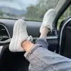 2023 nova primavera e verão populares sapatos brancos femininos ins moda plataforma plataforma sapatos aumento de altura versátil esportivo casual tênis