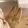 Sapatos rasos 2026 versáteis slip-on estilo sapatilha de fundo reto laço verão novo sapatos rasos retro fada francesa