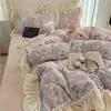 Juego de Cama de Cuatro Piezas de Encaje de Terciopelo de Leche Estilo Coreano Otoño e Invierno Espesado Cálido Franela Coral Funda Nórdica Sábana Juego de Tres Piezas