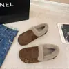 Sapatos de Inverno 2026 Novo Estilo Slip-On Quentes para Mãe, Mocassins com Lã Adicionada, Sapatos Peludos Antiderrapantes para Exterior