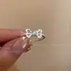 Anillo liso elegante y minimalista para el dedo índice, popular entre las influencers femeninas, anillo hueco de lujo ligero, anillo de lazo de estilo coreano de nicho
