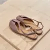 Elegantes sandalias cerradas de estilo francés con diseño calado para mujer, nuevo modelo de verano 2026, zapatos Mary Jane con correa trasera plana y puntera dividida