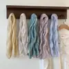 Lenço longo de seda liso e plissado para mulheres, suave e versátil, com toque texturizado, perfeito como xale de exterior ou um acessório de pescoço macio e translúcido.