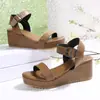 Sandálias de Salto Anabela Moda Verão 2026 Estilo Vintage Comércio Exterior Tamanho Grande Sandálias Romanas Versáteis Abertas na Ponta Sola Grossa