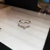 Anel Aberto Redondo de Zircônia Banhado a Ouro Real 14K Anel Versátil de Dedo Indicador Estilo Retro Luxo Leve Toque de Nicho High-End Joia para Mão