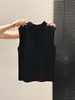 Camisola regata com gola alta para mulheres, novo estilo justo, peça de sobrepor simples sem mangas, camada interna, top de tricô
