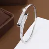 Pulseira Nova Estilo Luxo Leve Quadrada com Zircônia Sintética Incrustada, Pulseira de Cobre Puro Galvanizado de Alta Qualidade, Atacado de Joias de Fábrica