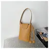 Temporada de Primavera 2026 Estilo Holgado Perezoso Francés Dulce Bolso Cubo Nuevo Bolso Cruzado de Hombro Único para Mujer Solapa Bolso Pequeño