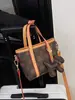 Bolsa de Lujo Ligero de Nicho Nueva Otoño 2025 para Mujer Bolso Cubo de Mano Retro Bolso de Hombro Cruzado de Moda Tendencia
