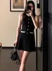 Em Estoque: Novo Vestido de Gola Redonda Sem Mangas com Bolso de Botão, Vestido Fashion e Elegante Estilo Chanel com Bolsos