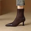 Elegantes y modernas botas finas marrones de punta fina con tacón alto, botines de tacón de aguja para mujer, nuevo estilo otoño e invierno 2026, botas ajustadas de retazos