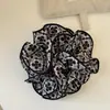 Amarra de Cabelo Floral Preto e Branco Retro Atmosférica e Fashion, Corda de Cabelo de Camada Dupla de Alto Padrão Suave para Outono e Inverno, Amarra de Cabelo Estilo Preguiçoso