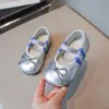 Zapatos de Cuero Ligeros Versátiles con Banda Elástica Estilo Coreano para Niñas 2026 Verano Zapatos de Plataforma Plateados de Moda para Rendimiento Princesa Plateada