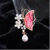 Colgante de Perla Elegante de Lujo Broche Mariposa Elegante y Generoso Accesorios de Vestido de Gama Alta Pin Escote Anti-Exposición Mujer