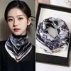 Bufanda Cuadrada Cálida Nueva y Elegante con Hebilla Magnética, Pañuelo Triangular de Seda, Bufanda de Algodón para Mujer, Bufanda Versátil para el Cuello para Primavera y Otoño, Elegante Bufanda para el Cuello