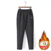 Calça de vovó com forro de fleece, calça casual espessa, novo estilo outono e inverno, solta e modeladora, calça reta versátil para mães de meia-idade e idosas