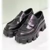 Versión de alta calidad de Guangzhou ~ Mocasines de cuero genuino con suela gruesa y logo triangular para mujer, modelo primavera/otoño 2026, zapatos de cuero estilo británico con tacón grueso