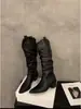 Botas Femininas Estilo Novo Outono e Inverno 2025 Salto Alto Grosso Bico Fino Boca V Tubo Longo Slim Moda Elegante Confortável Bico Fino Botas Martin
