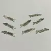 Venta al por mayor de fábrica Accesorios de aleación DIY Colgante de espina de pescado Accesorios para pendientes de animales lindos Accesorios de joyería con forma de pez retro