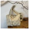 Invierno nuevo bolso de algodón y lino diseño simple color suave bordado de celosía de diamantes chaqueta acolchada de algodón bolso de hombro portátil bolso de mujer al por mayor
