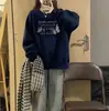 Moletom com Estampa de Borboleta Doce, Cool e Fofo para Mulheres, Caimento Petite, Solto, Cobre o Bumbum, Design Estiloso, Gola Redonda, Manga Longa