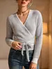 Bestseller transfronterizo, top de punto con cuello en V y lazada cruzada para ceñir la cintura, de manga larga elástica afelpada a rayas para mujer, adecuado para vacaciones en todas las estaciones