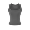Camiseta de tirantes básica minimalista para el trabajo con cuello en U grande, tirantes finos y diseño sin mangas