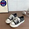 Tênis Finos Respiráveis para Skate Versátil Nicho Original Sapatos Brancos Femininos 2026 Novo Verão Estrela Tênis de Lona Preto Feminino