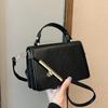 Bolsas Femininas da Moda 2025 Nova Bolsa Feminina Versátil de Nicho Estilo Sanfona Pequena Quadrada de Ombro Transversal