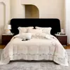 Conjunto de quatro peças em algodão de fibra longa bordado estilo luxo leve, 100% algodão, capa de edredom, lençol de baixo, cor sólida, estilo minimalista